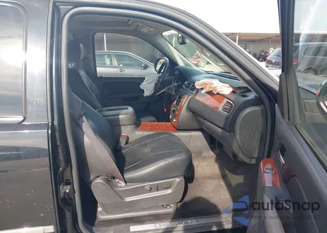 2011 Chevrolet Suburban 1500 Ltz z USA, uszkodzony, nr VIN 1GNSCKE04BR222082